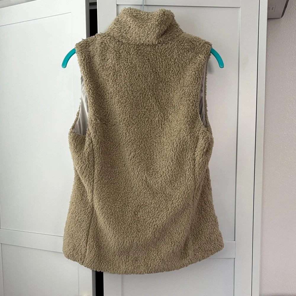 Patagonia Tan Sherpa Fleece Vest - Zip Front - Picture 4 of 4